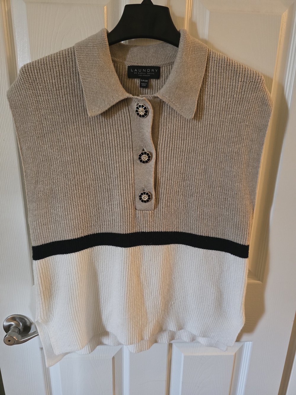 Laundry by Shelli Segal Beige and White Collared Knit Sweater (Small)